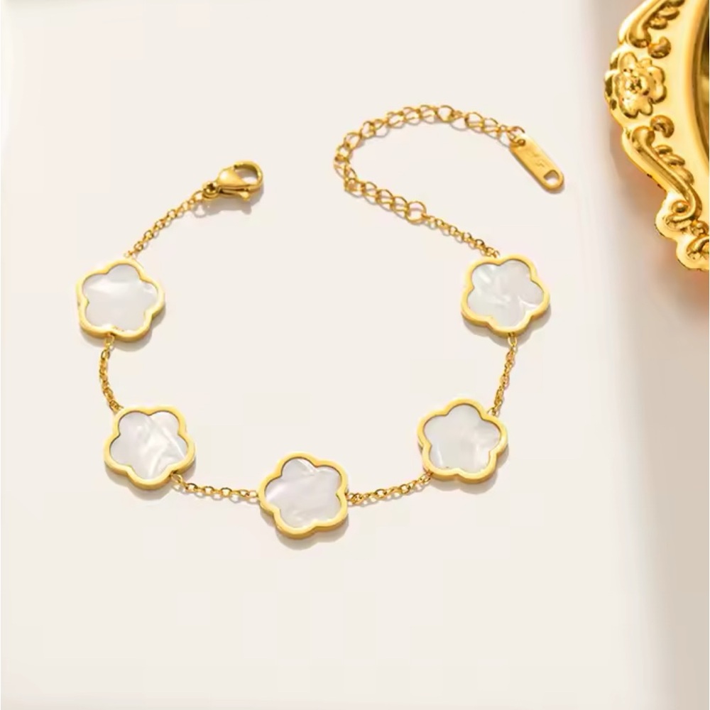 Elegant Gold and White Flower Clover Bracelet-New